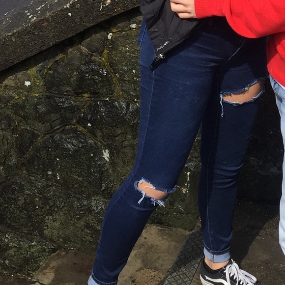 Distressed jeans - Picture 2 of 3